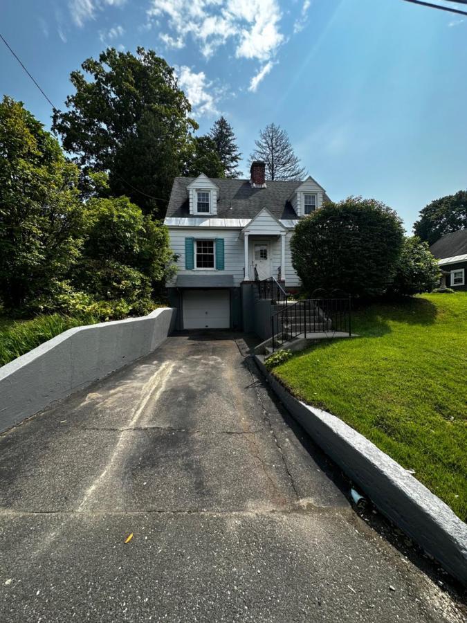 פיטספילד Cute Cape Cod Style Home מראה חיצוני תמונה